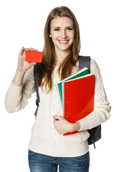 Frau mit Rucksack und Notizbüchern mit leerer Kreditkarte — Stockfoto