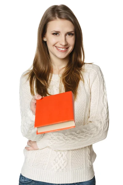 Kobieta trzyma książkę — Zdjęcie stockowe