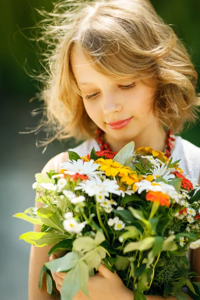 Girl with bunch of wildflowers — Stock Photo, Image