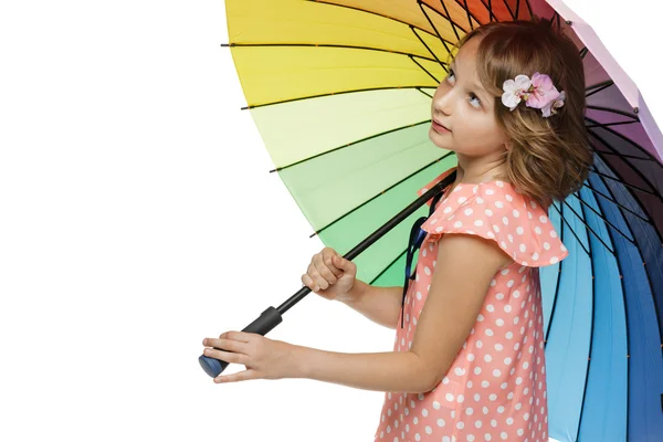 Fille debout parapluie undre — Photo