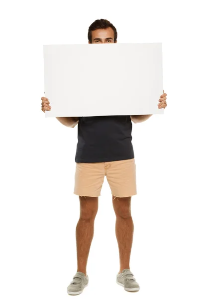 Hombre joven en ropa de verano con pancarta en blanco —  Fotos de Stock