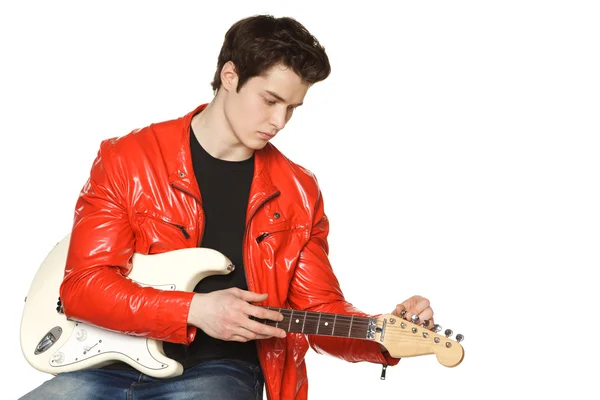 Man tuning up his white electric guitar — Stock Photo, Image