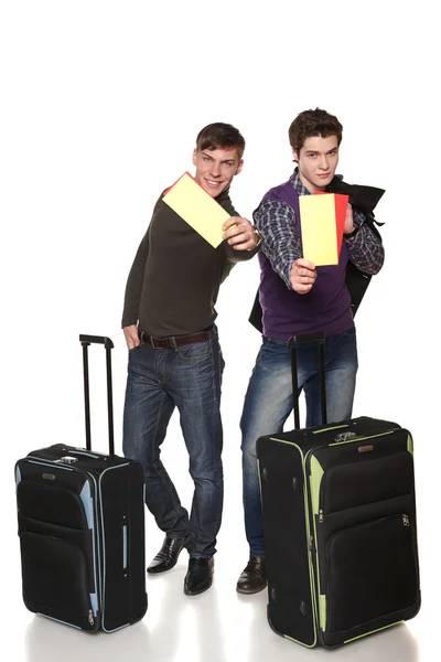 Two guys in full length with suitcases showing you blank cards — Stock Photo, Image