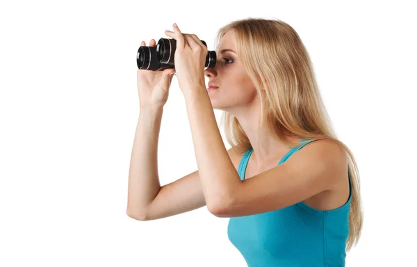 Mujer mirando a través de prismáticos — Foto de Stock