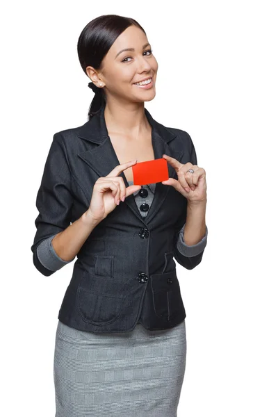 Geschäftsfrau zeigt Kreditkarte — Stockfoto