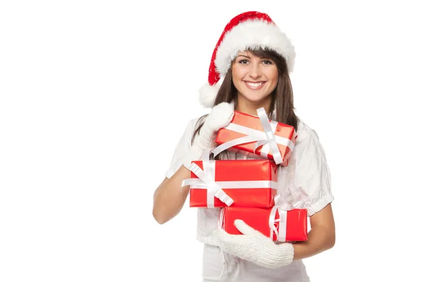 Mädchen mit Weihnachtsmütze hält einen Haufen Geschenkboxen in der Hand — Stockfoto