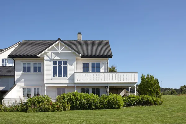 Modern white wooden house in Norway — Stock Photo, Image