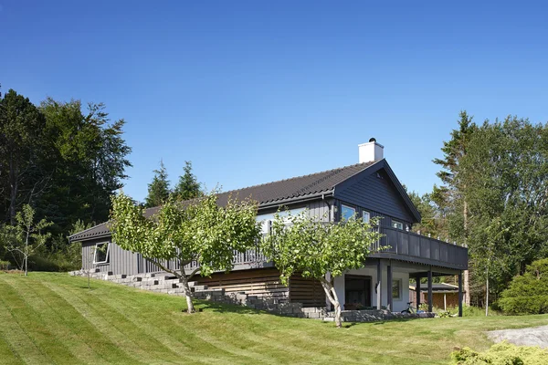 Wooden house in Norway, summer day — Stock Photo, Image