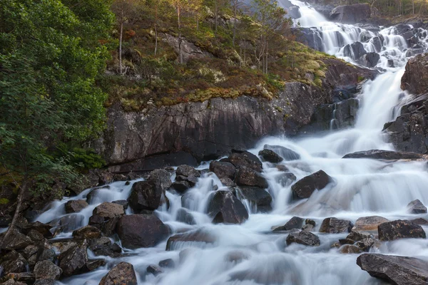 Langfoss şelale, Norveç — Stok fotoğraf