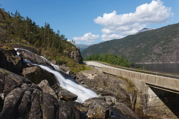 Langfoss şelale, Norveç — Stok fotoğraf