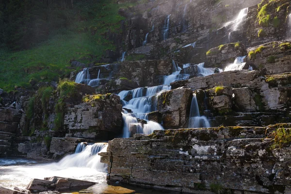 Tvindefossen waterval, Noorwegen — Stockfoto