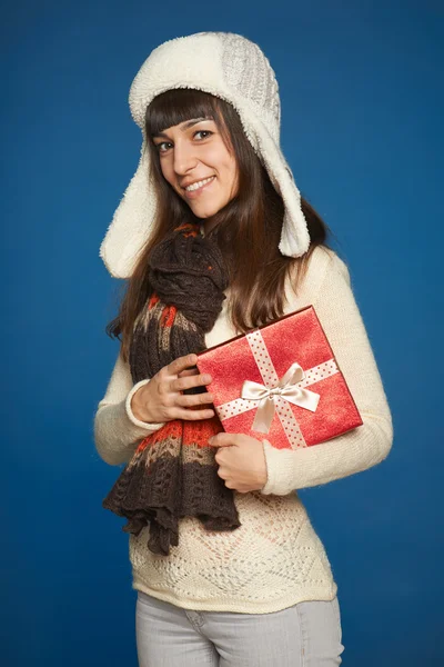 Winter woman with red gift box — Stock Photo, Image