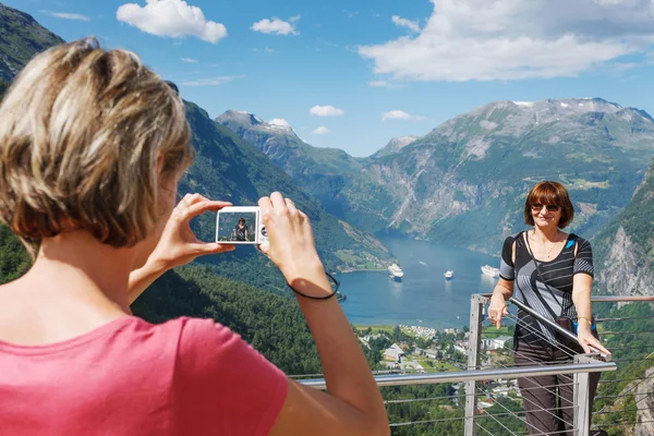 Tourists taking photo against Geirangerfjord — Stock Photo, Image