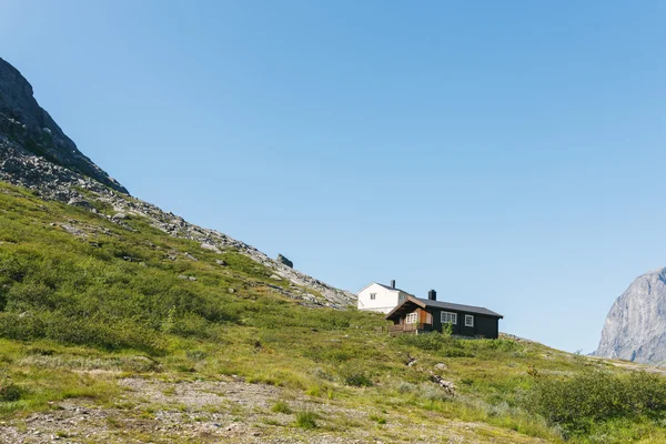 Sommerhäuser in den Bergen — Stockfoto