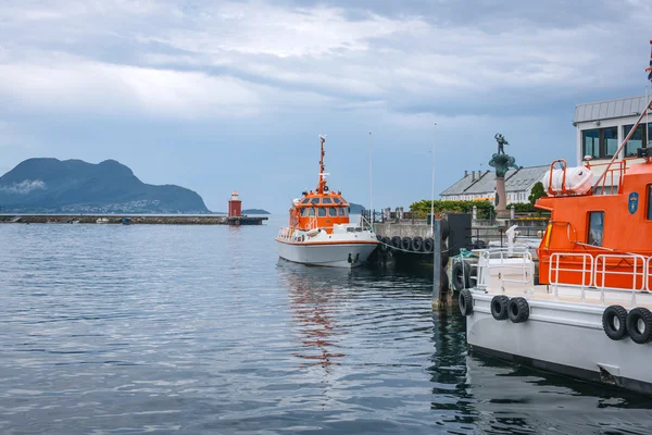 Noorse kust administratie schepen — Stockfoto