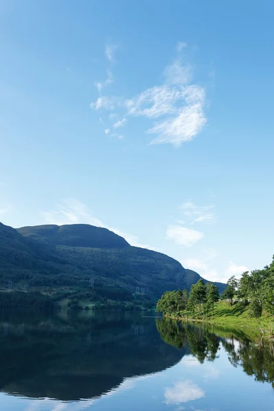 Lake and mountains, Norway — Zdjęcie stockowe