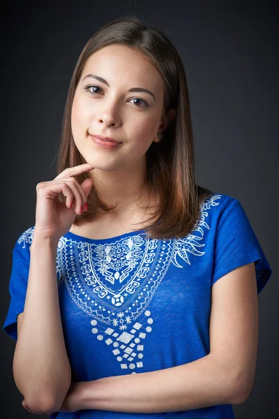 Jovem bela mulher retrato — Fotografia de Stock