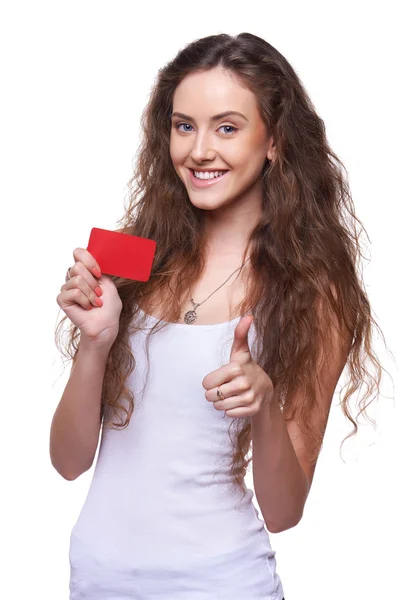Mujer juguetona mostrando tarjeta de crédito en blanco —  Fotos de Stock