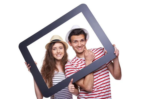 Щаслива пара дивиться через планшетну рамку — стокове фото
