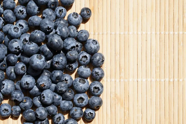 Food Background Ripe Blueberries Scattered Natural Wooden Tablecloth Large Plan — ストック写真
