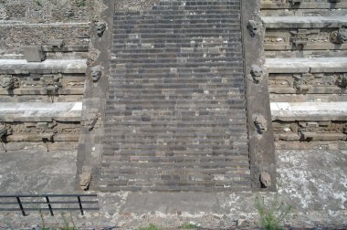 teotihuacan adım piramitte bir parçası