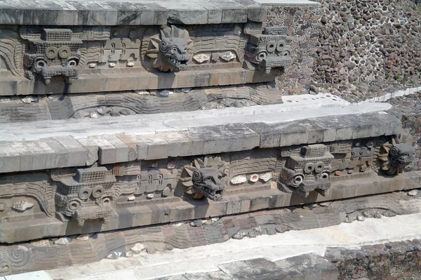 Teotihuacan adım piramitte bir parçası — Stok fotoğraf