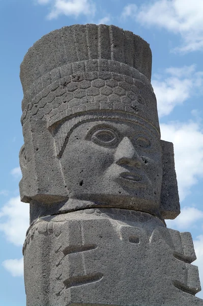 Een fragment van een heilige standbeeld in teotihuacan, mexico — Stockfoto