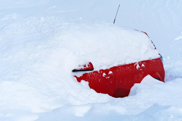Bil i djup snö — Stockfoto