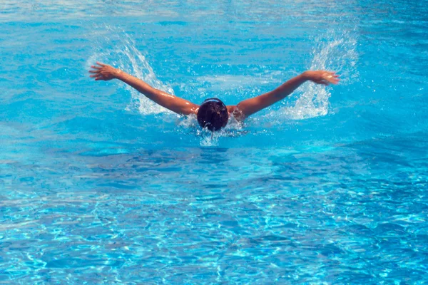 Hübsche Schwimmerin lizenzfreie Stockfotos