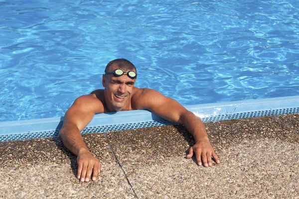 Athletic swimmer posing — Stock Photo, Image