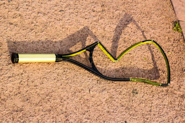 kırık tenis raketi