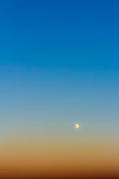 gökyüzü günbatımı ve dolunay