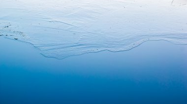 ince buz kenar mavi su