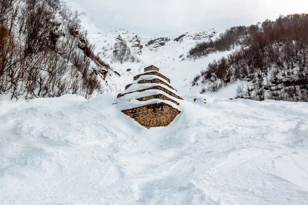 Sikring mot snøskred stockbilde