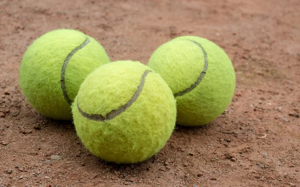 Tres pelotas de tenis — Foto de Stock