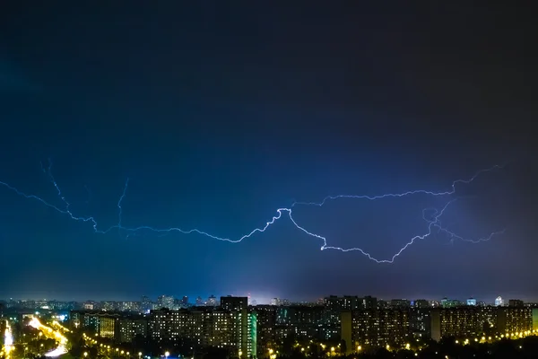 Şehrin üzerinde sağanak var.