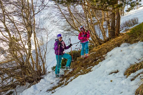 kayakçı anne ve kızı dinlenme