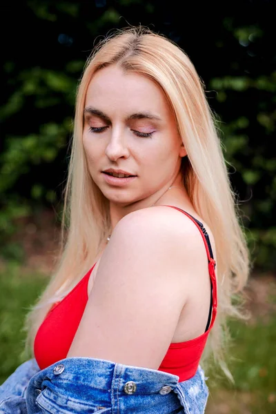 Портрет Красивої Блондинки Парку — стокове фото