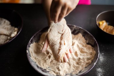 Çiğ et hazırlanıyor.