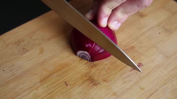 Man Hands Close Cutting Red Onion Wooden Board — Stockvideo
