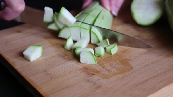 Cutting Zucchini Home Close — Stockvideo