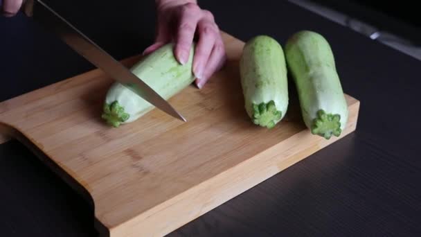 Cutting Zucchini Home Close — Stockvideo