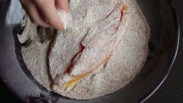 Preparar Pechuga Pollo Empanada Casa — Vídeo de stock