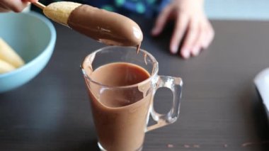 Muzlu, çikolatalı ve serpiştirilmiş