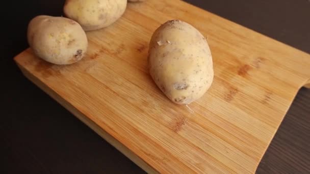 Close Potatoes Wooden Board — 图库视频影像