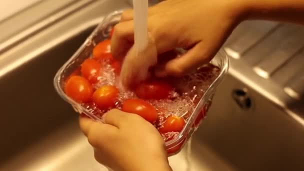 Kid Washing Cherry Tomatoes Kitchen Sink — 图库视频影像