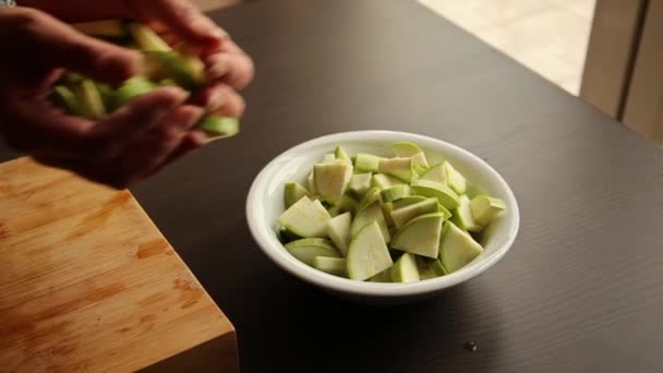 Cutting Zucchini Wooden Chopping Board — Vídeo de Stock
