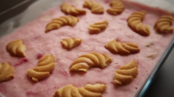 Strawberry Homemade Ice Cream Cookies — Videoclip de stoc