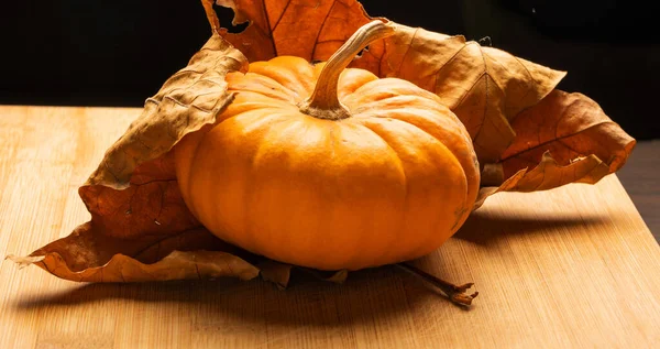 Calabazas Frescas Sobre Fondo Madera —  Fotos de Stock