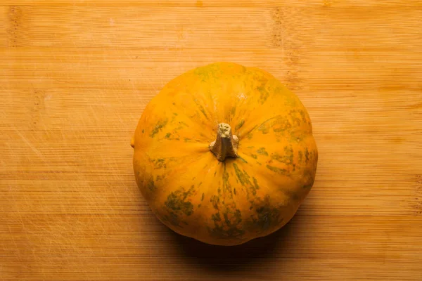 Calabazas Frescas Sobre Fondo Madera —  Fotos de Stock